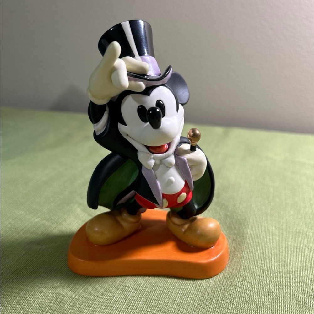 WDCC Magician Mickey 1997 Member piece - On With the Show - Disney Mickey Mouse